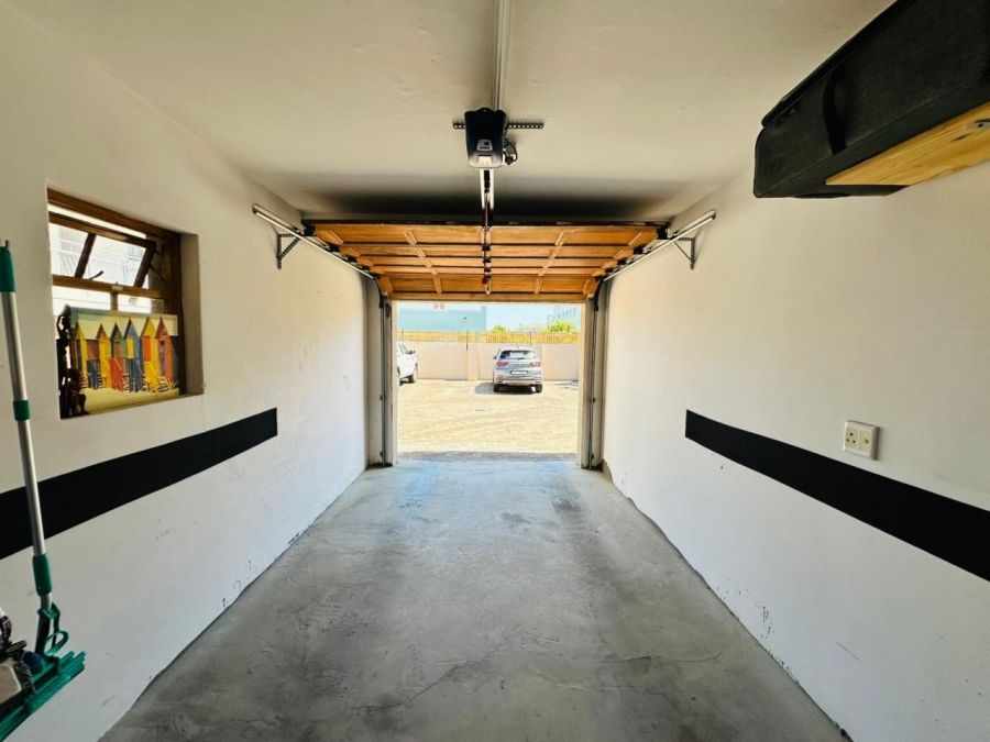 2 Bedroom Property for Sale in Sea Point Western Cape